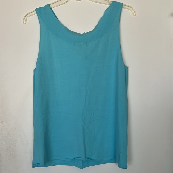 Summer ready top with knot detail at neckline - Picture 2 of 6